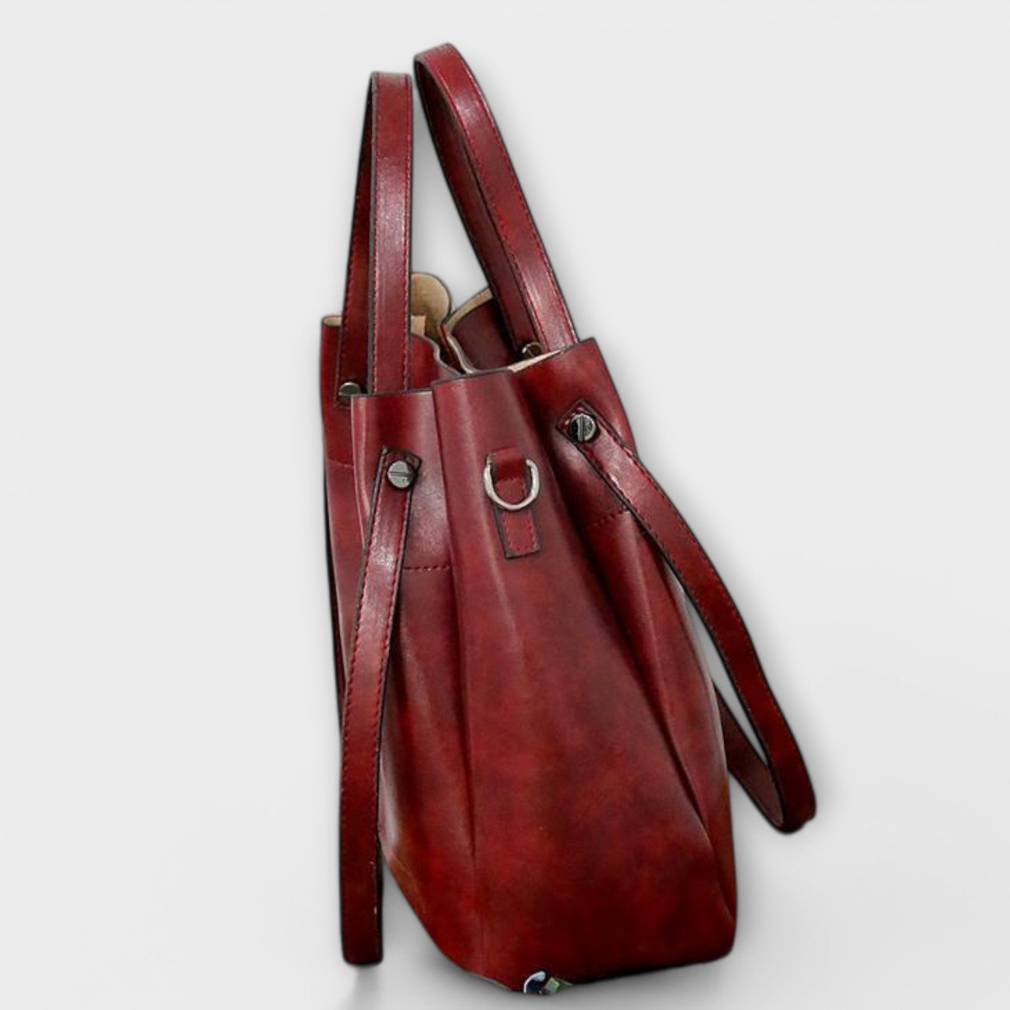 Olivia - Chic Vintage Bag Collection for Every Occasion