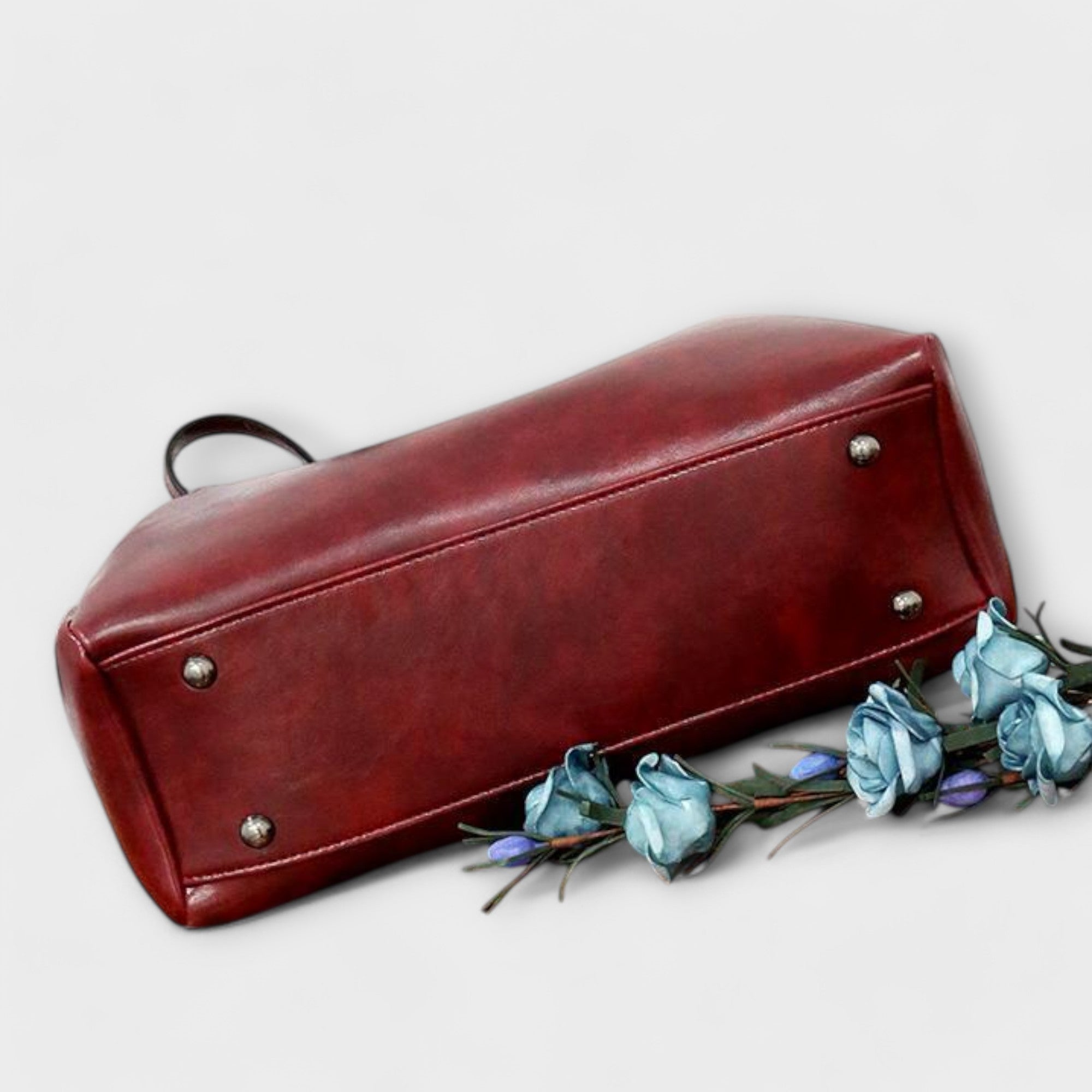 Olivia - Chic Vintage Bag Collection for Every Occasion