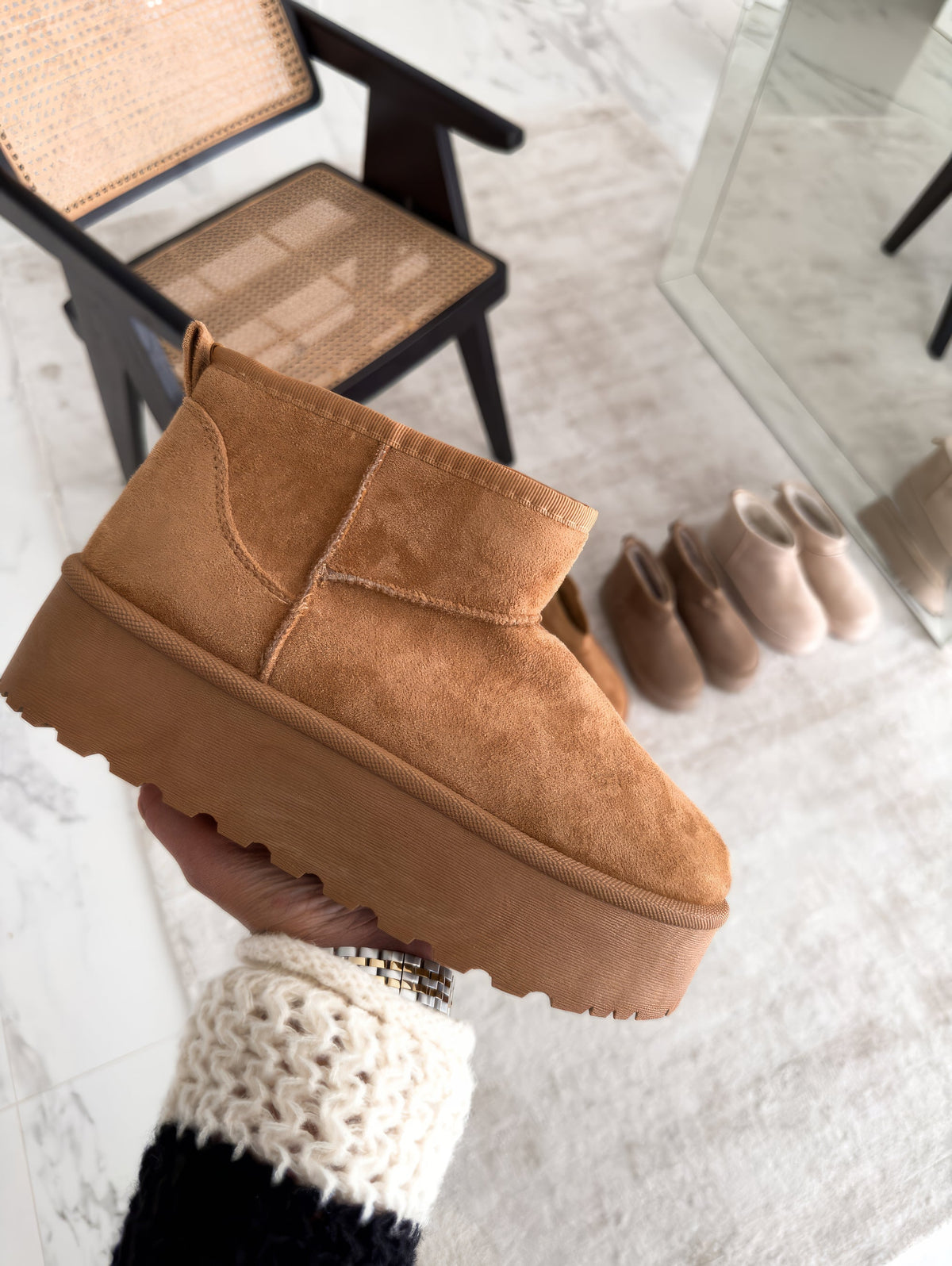 Lilly | Women's Suede Platform Mini Winter Boot