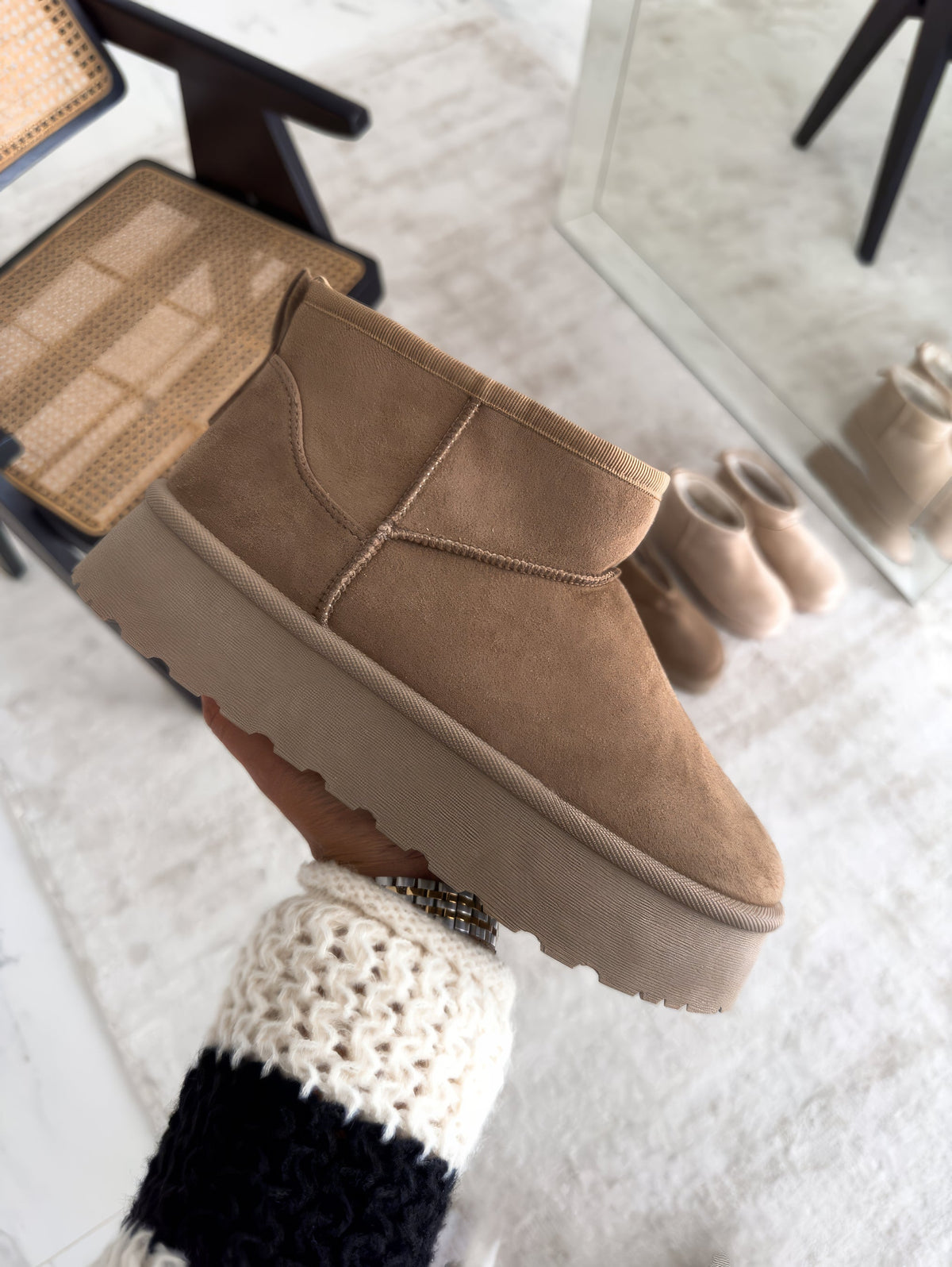 Lilly | Women's Suede Platform Mini Winter Boot