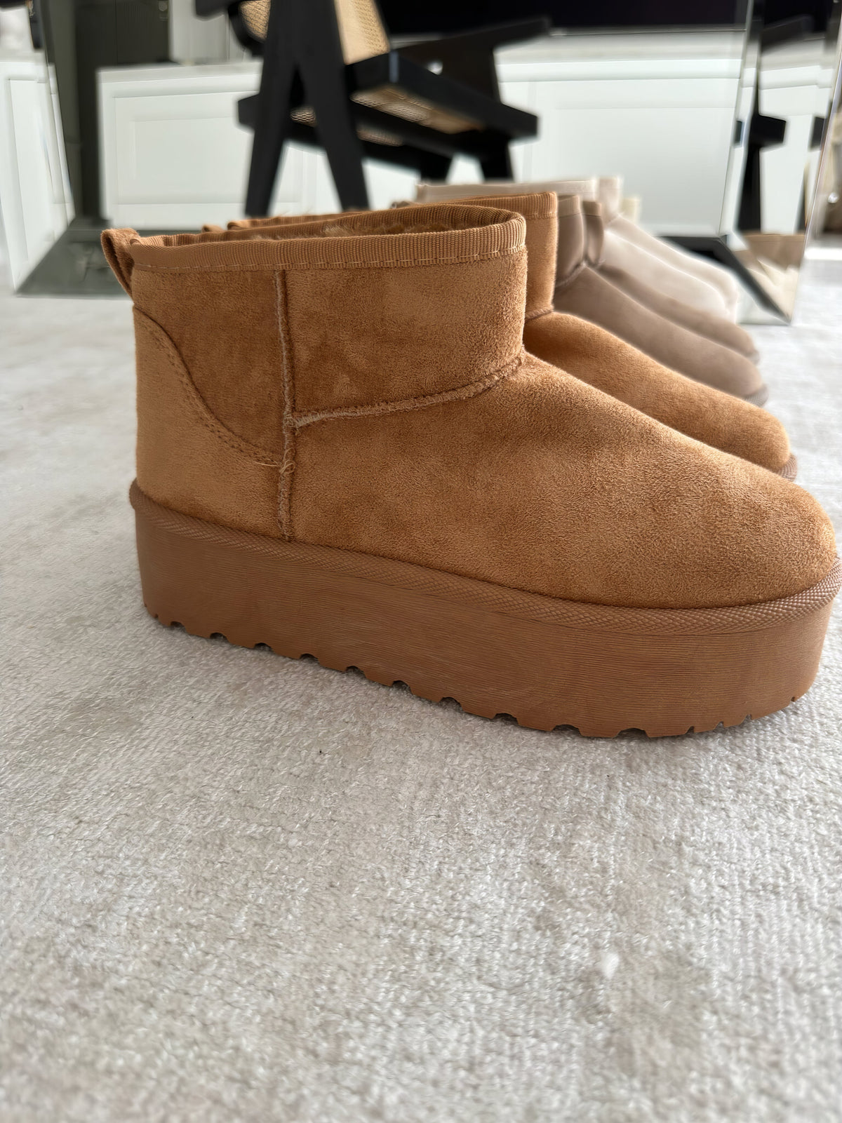 Lilly | Women's Suede Platform Mini Winter Boot