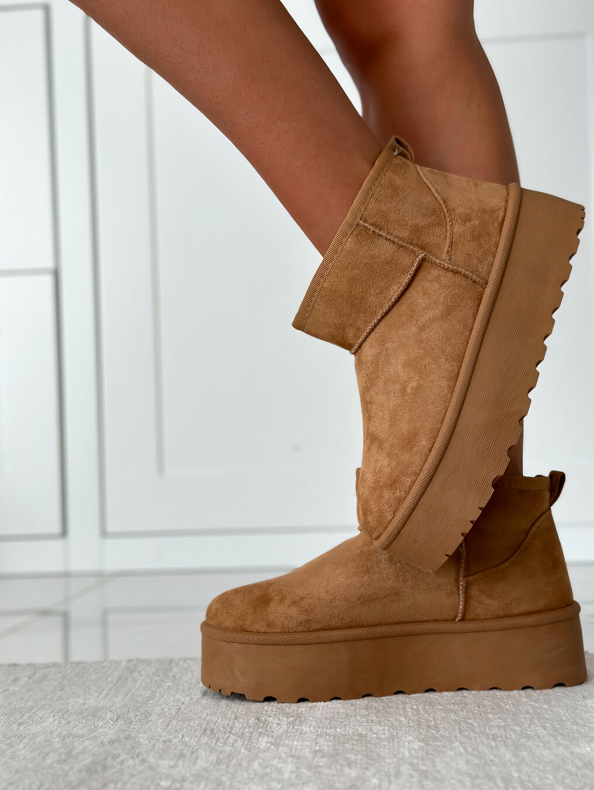 Lilly | Women's Suede Platform Mini Winter Boot