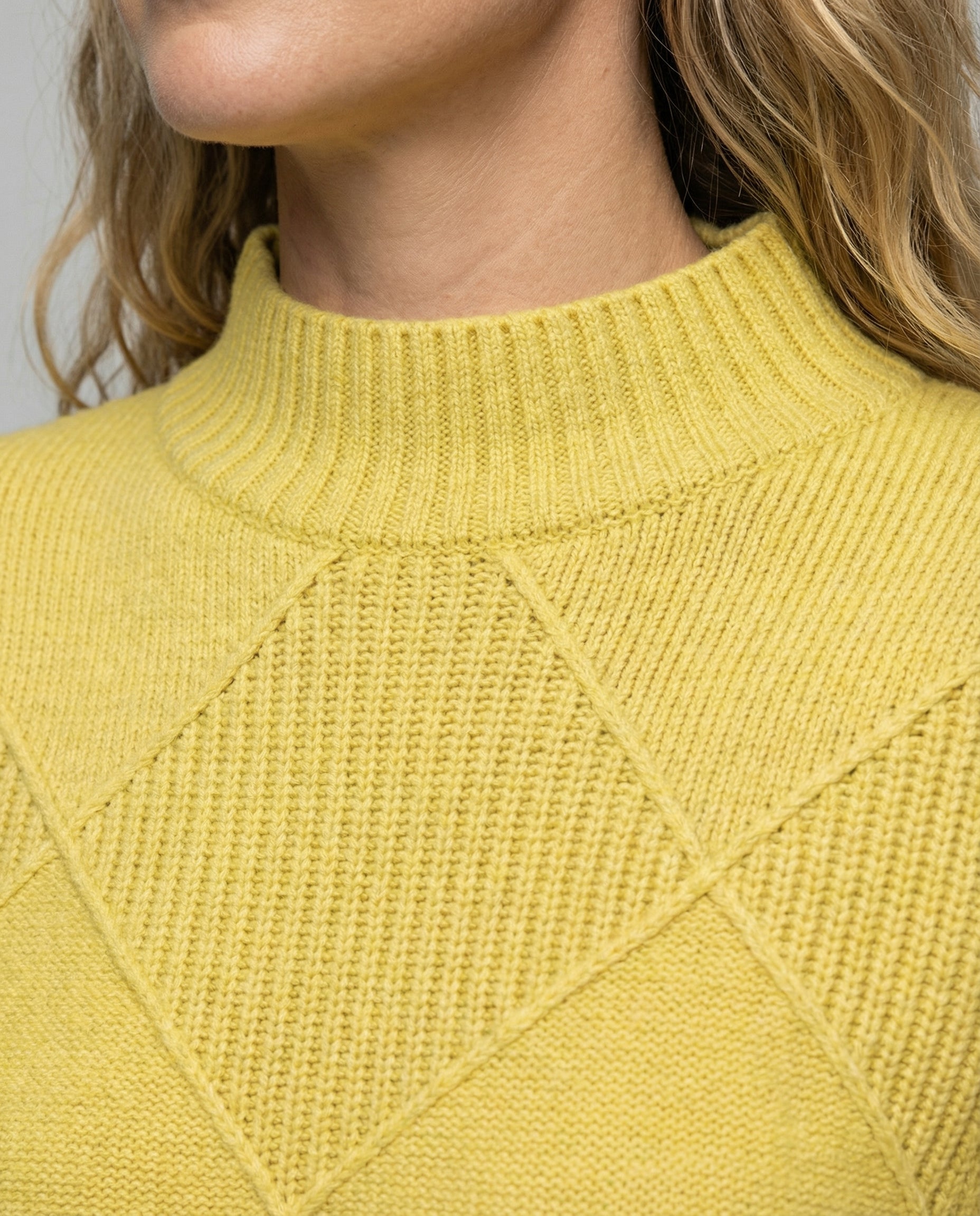 Women's Turtleneck Sweater Diamond Knit Long Sleeve Yellow Winter Pullover