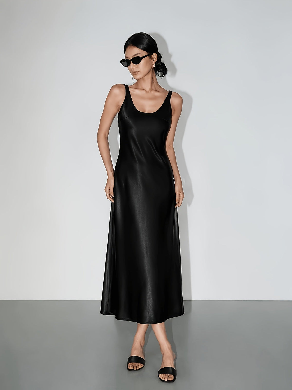 Women's Satin Tank Dress Scoop Neck Sleeveless Slim Fit Maxi Summer Vacation Wear